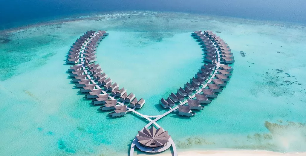 Mövenpick Resort Kuredhivaru Maldives 5*