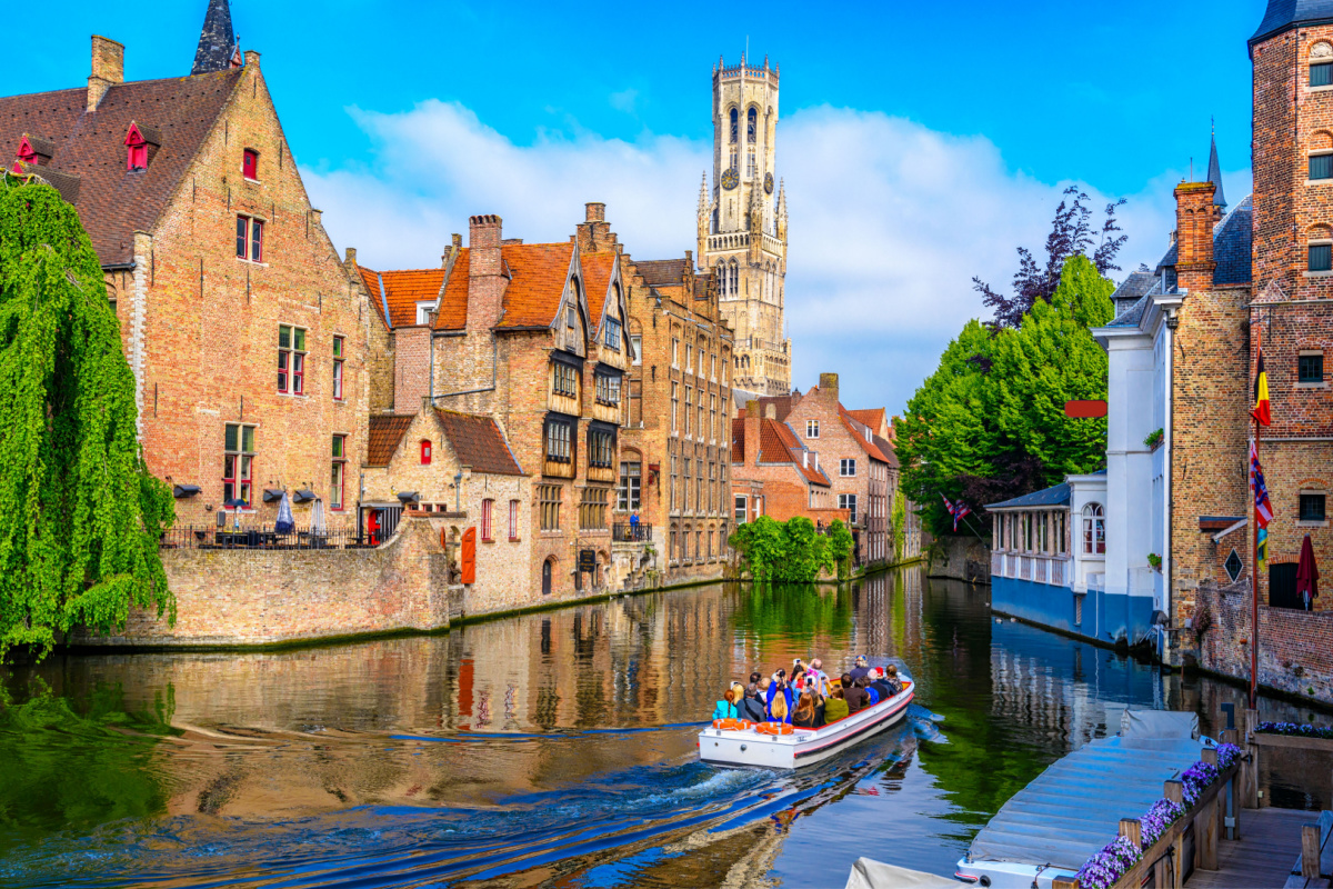 Faire du bateau sur les canaux de Bruges