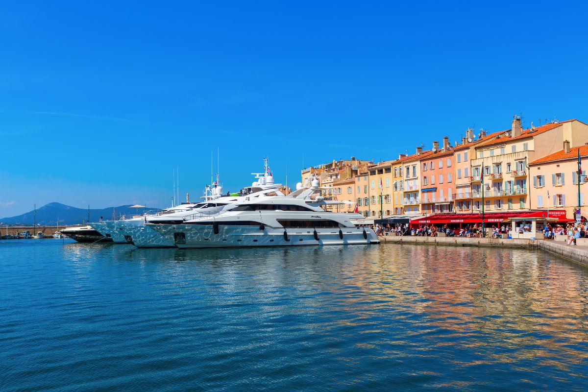 le quai jean jaurès st tropez