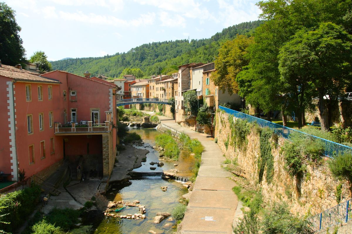 La source chaude des Bains Doux, à Rennes-les-bains (Aude)