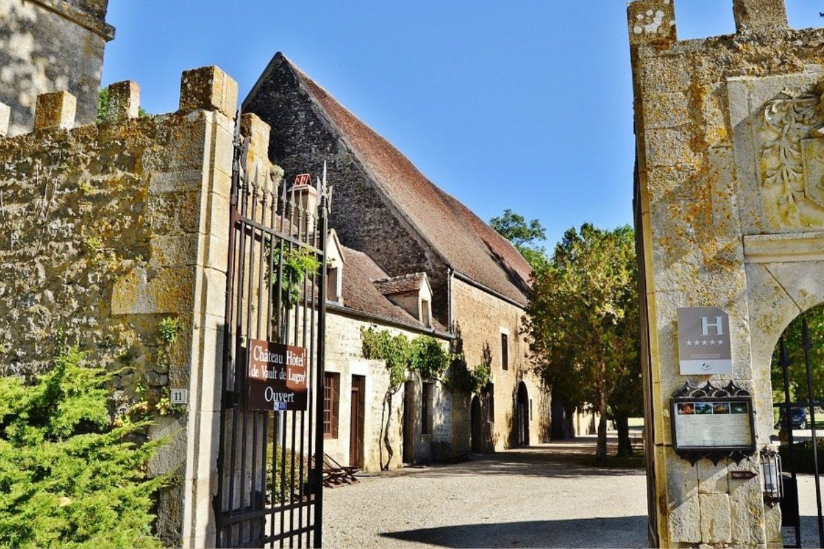 Château de Vault de Lugny