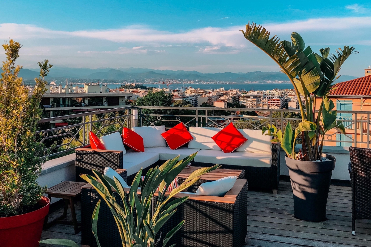 Top 13 des Meilleurs Restaurants avec une Vue Extraordinaire sur la Côte d'Azur