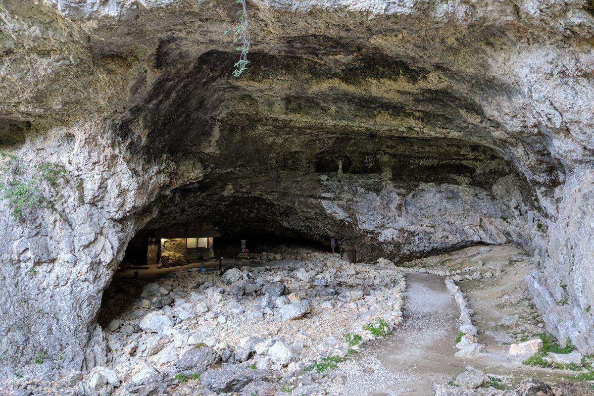 Les grottes de la luire