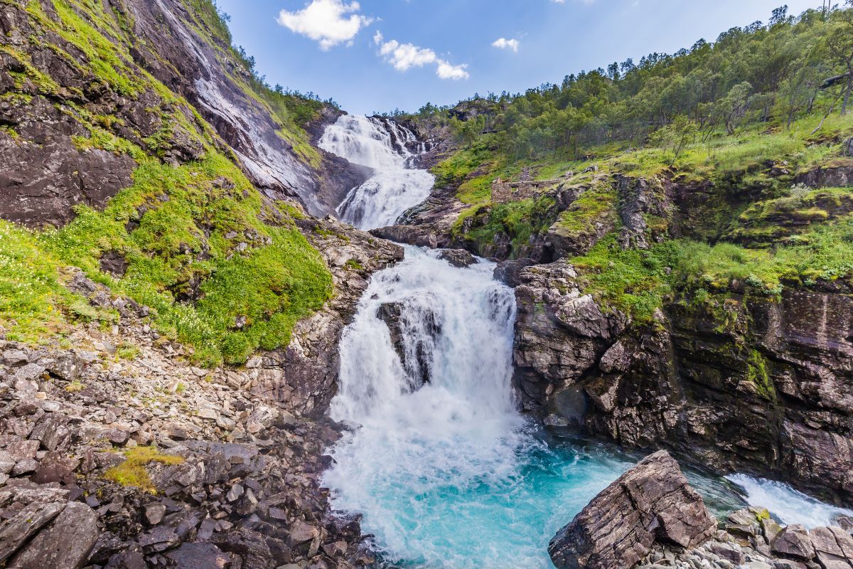 Les 6 cascades qui vont te couper le souffle en Europe !