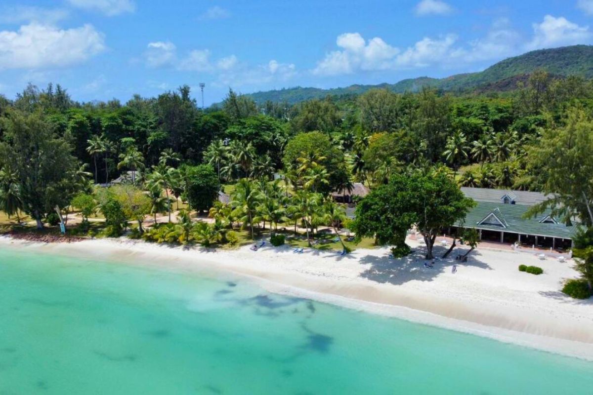 Les 9 meilleurs Hôtels sur la Plage aux Seychelles pour des Vacances de rêve