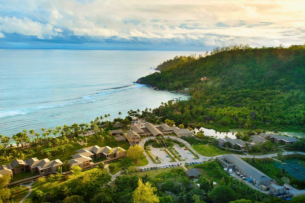 Les 9 meilleurs Hôtels sur la Plage aux Seychelles pour des Vacances de rêve