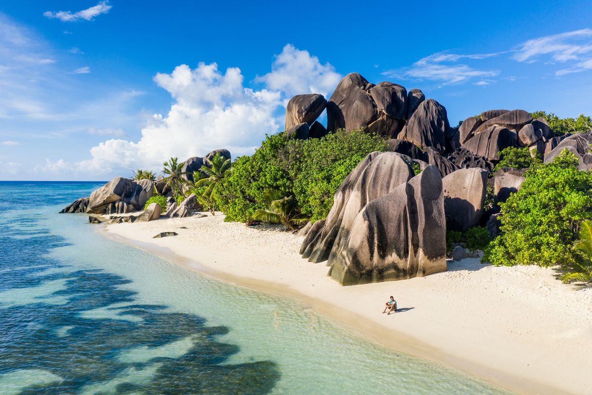 Les 9 meilleurs Hôtels sur la Plage aux Seychelles pour des Vacances de rêve