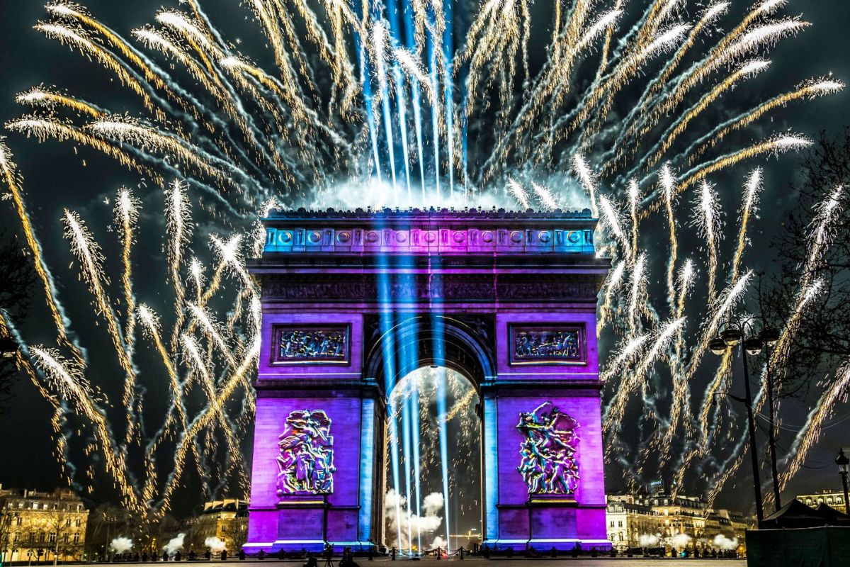 Grand spectacle pyrotechnique de l'Arc de Triomphe >> Gratuit