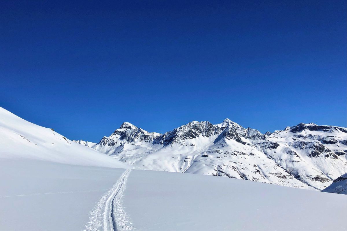 Les stations de ski premium accessibles sans voiture: la liberté au sommet