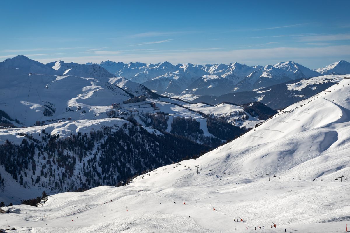 Les stations de ski premium accessibles sans voiture: la liberté au sommet