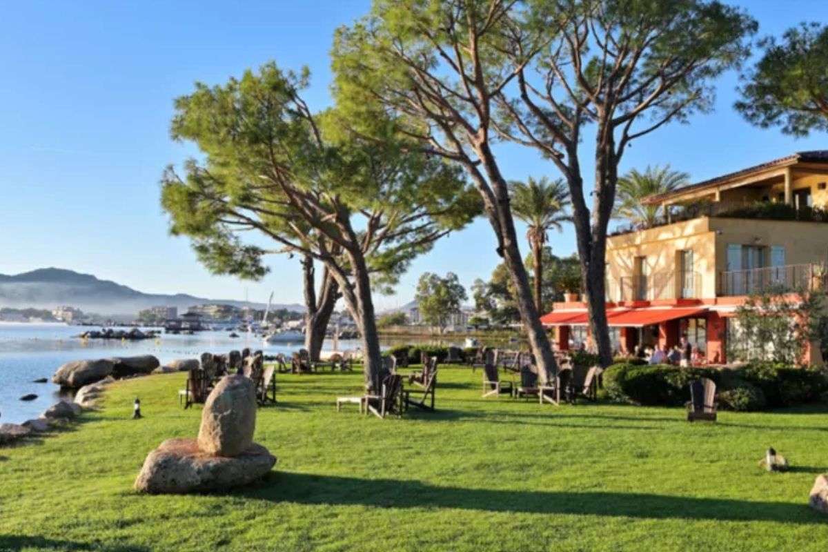 Hôtel pied dans l'eau en corse