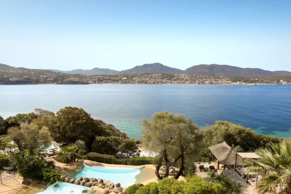 Hôtel pied dans l'eau en corse