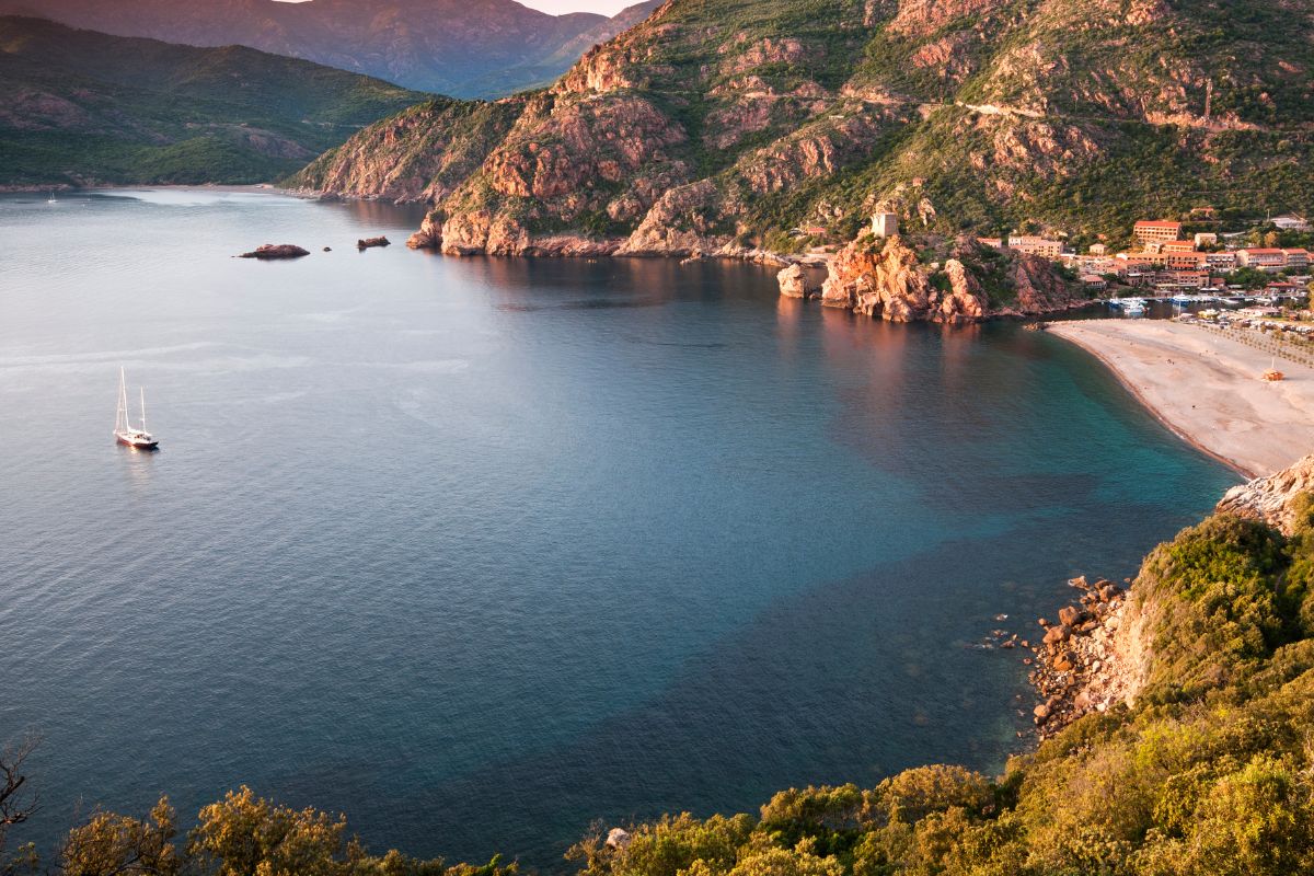 Hôtel pied dans l'eau en corse