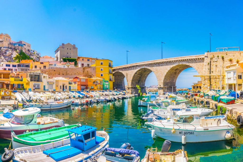 Quel est le surnom de la ville de Marseille ?