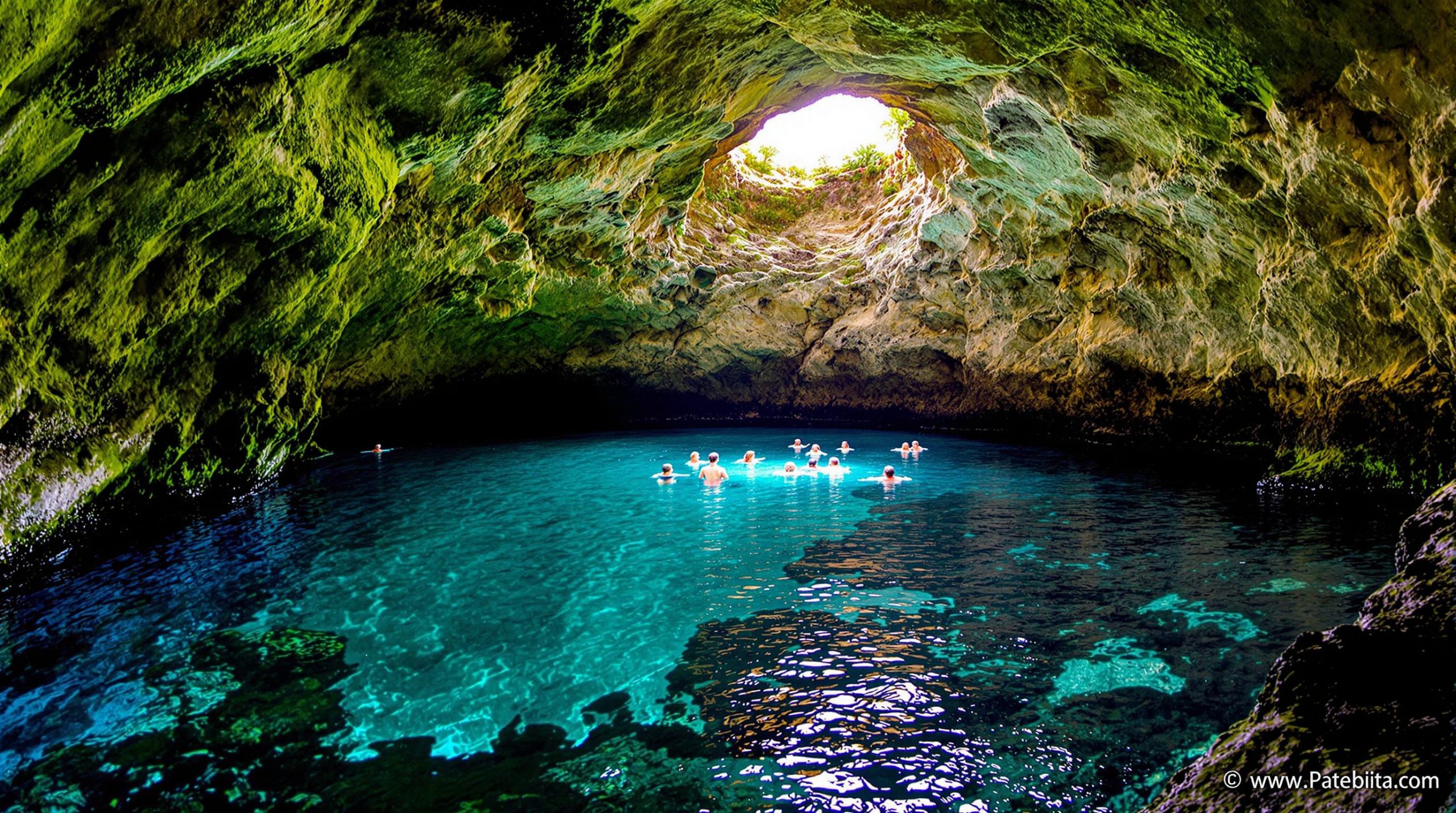 découvrez des destinations étonnantes pour une baignade inoubliable en mai ! explorez des lieux atypiques où le soleil se mêle à des paysages surprenants, vous offrant une expérience aquatique hors du commun.