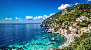 découvrez les plus belles plages des cinque terre à ne pas manquer cet été. profitez de paysages à couper le souffle, d'eaux cristallines et de charmants villages côtiers. un guide idéal pour planifier des vacances inoubliables en italie.