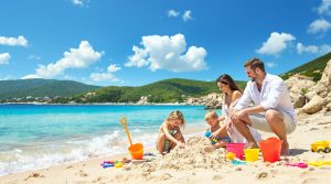 découvrez les meilleurs endroits où partir en sardaigne avec vos enfants : plages familiales, activités ludiques, parcs naturels et conseils pratiques pour des vacances inoubliables en famille sur l'île italienne.